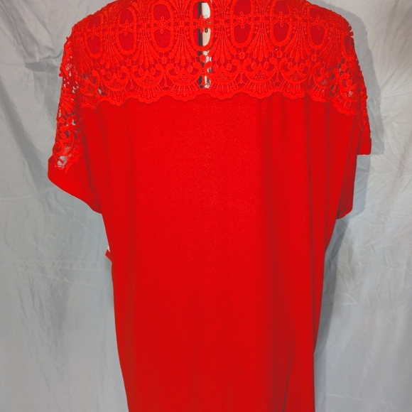 Red lace shoulder top - Picture 3 of 4